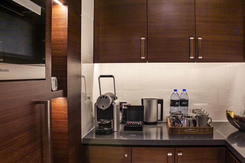 Aspen Three-Bedroom Ski Chalet-Access to Snow Park in Ski Dubai for 2 (once per stay),Private Butler thumbnail 6