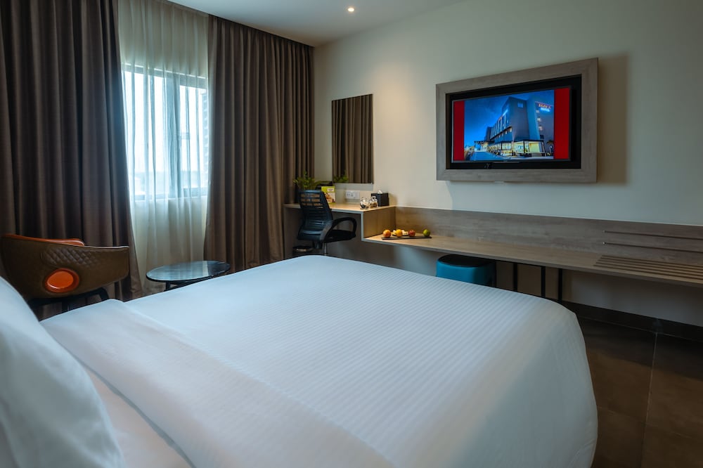 Deluxe Room, Non Smoking - Photo 7