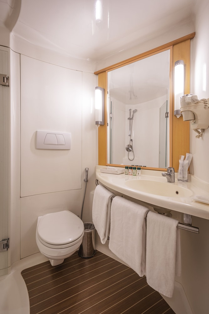 Room, 1 Double Bed (For 1 Or 2 Persons) - Photo 9
