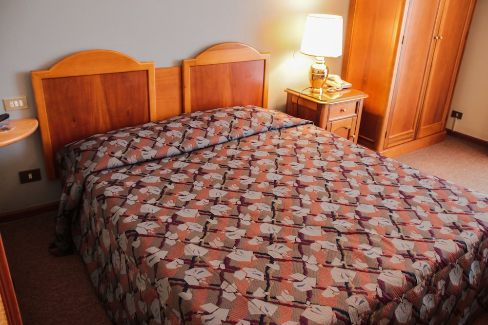 Double or Twin Room - Photo 8