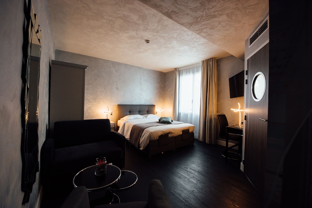Classic Suite, Jetted Tub