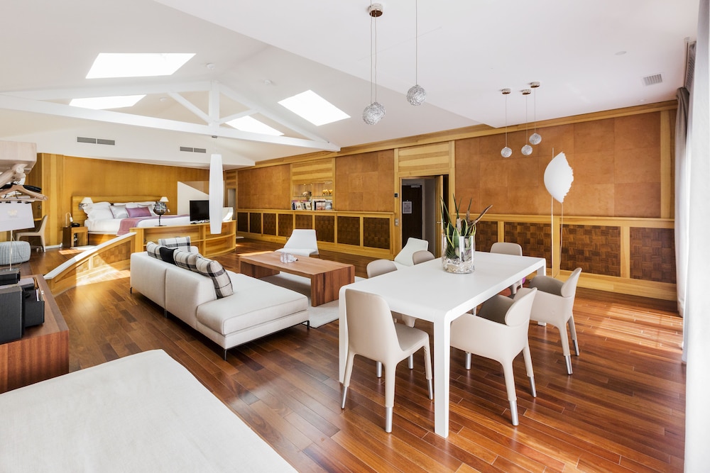 Suite, 1 King Bed, Sea View - Photo 4