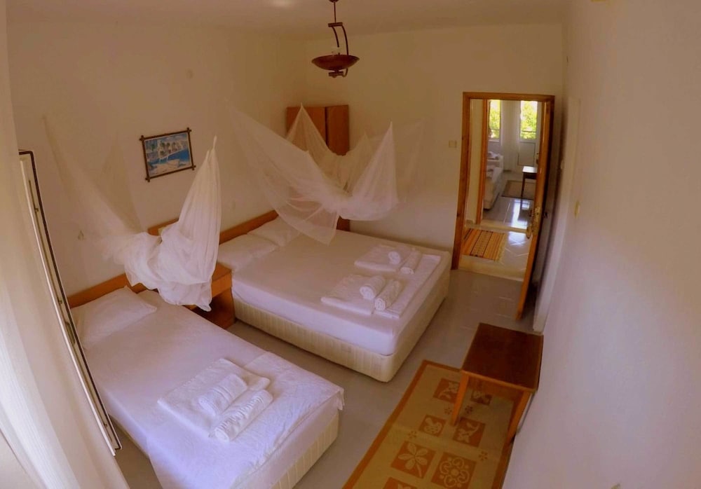 Standard Triple Room - Photo 12