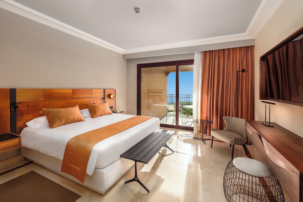 Deluxe Double Room, Garden View