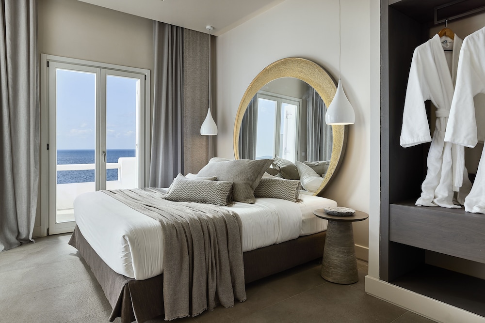 Sunset Deluxe Sea View Suite photo 3
