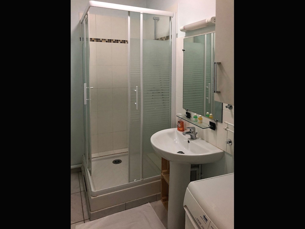 Classic Studio, Ensuite photo 2
