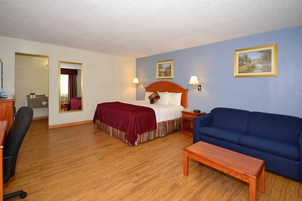 Executive Suite, 1 King Bed, Non Smoking (With Single Sofabed) - Photo 3