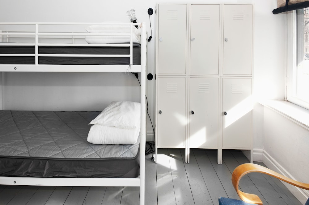 Shared Dormitory, Women only