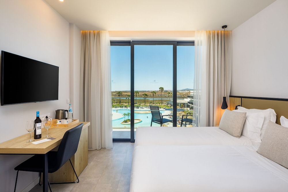 Standard Double Room, Pool View - Photo 6