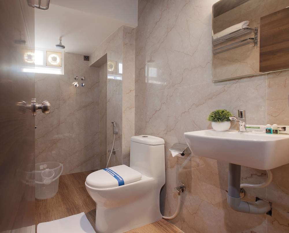 Executive Twin Room - Photo 13