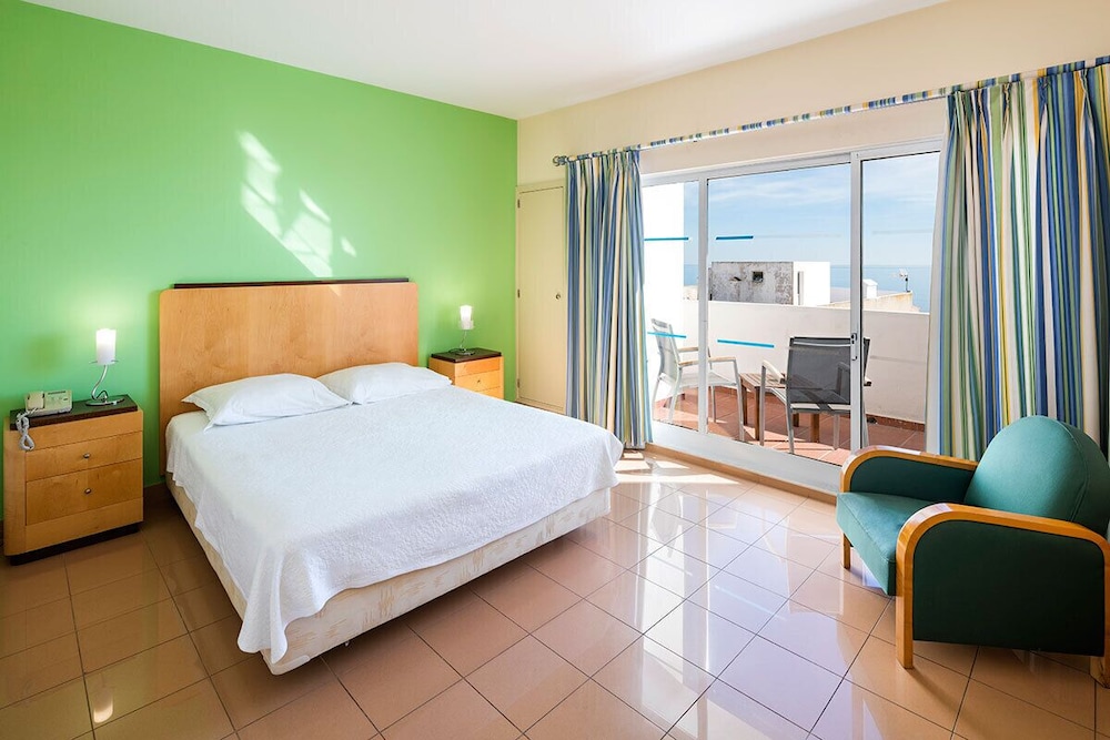 Basic Double or Twin Room, City View - Photo 4