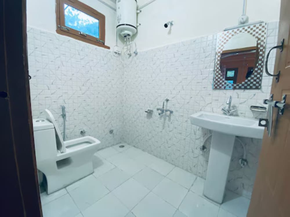 Deluxe Room, Hill View photo 2