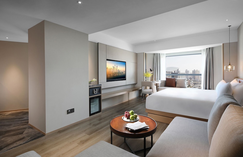 Premium Room, 1 King Bed photo 2