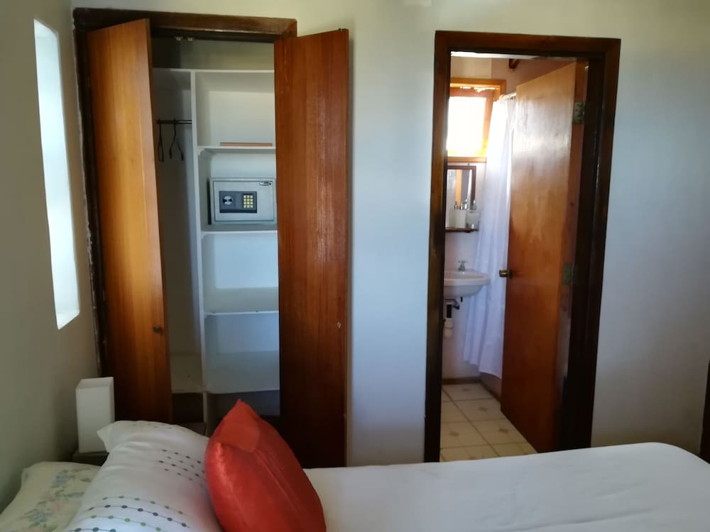 Basic Double Room, 1 Double Bed photo 2
