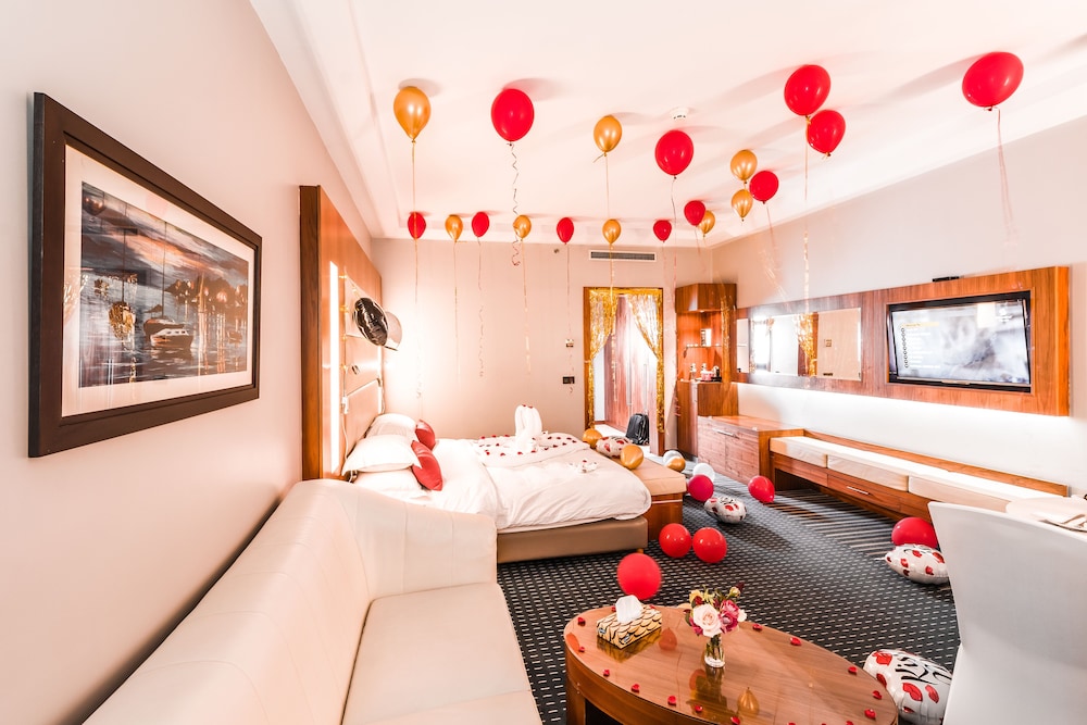 Deluxe Double or Twin Room, 1 Bedroom, Balcony, Pool View photo 2