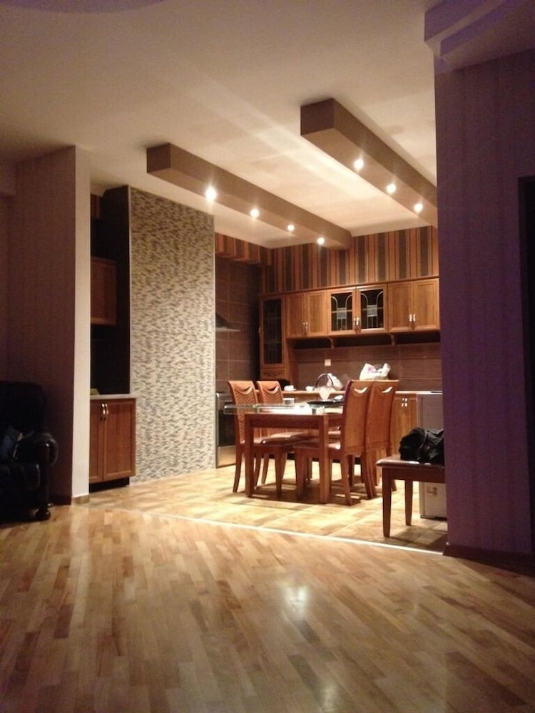 Apartment photo 2