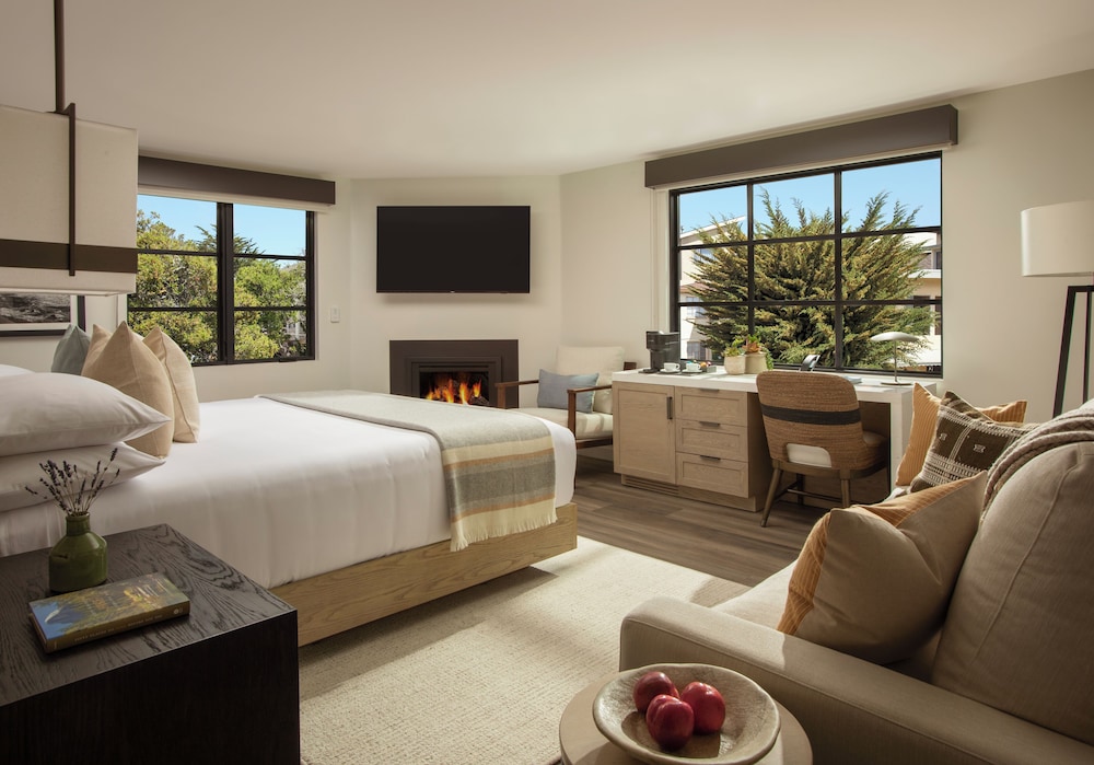 Junior King Suite with Fireplace photo 1