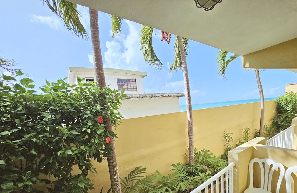 Comfort Room, 1 Double Bed, Balcony, Garden View photo 2