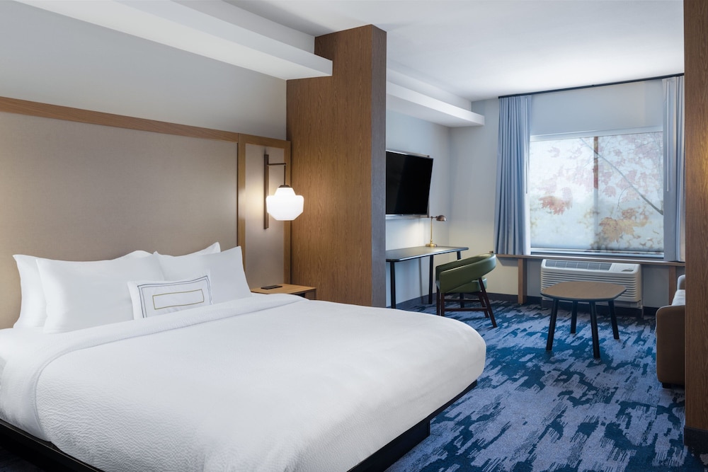 Suite, 1 King Bed with Sofa bed (Hearing Accessible)