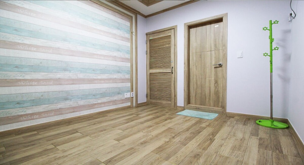 A8 1.5room (Room 1 + Living Area + Bathroom 2) photo 3