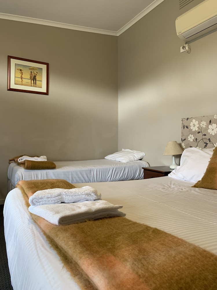 Standard Suite, 1 Bedroom, Non Smoking, Balcony (Queen/Twin) photo 3