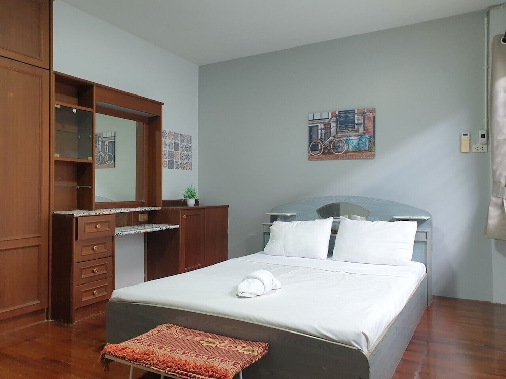 House - Photo 2