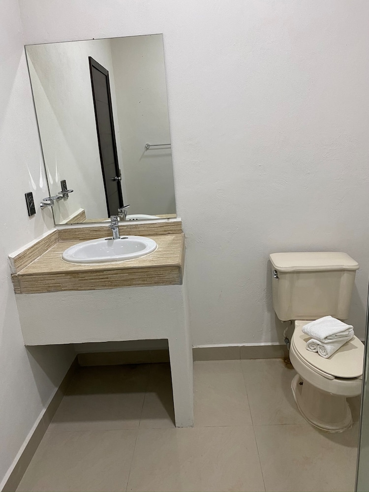 Deluxe Room - Photo 8