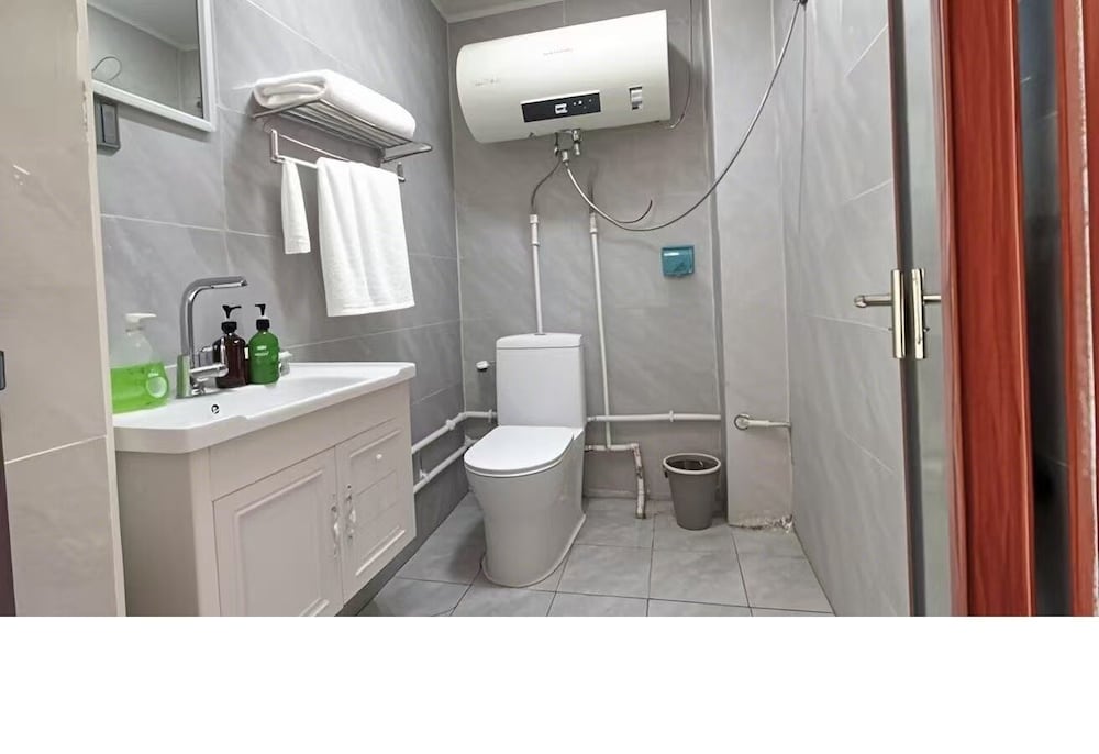 Economy Triple Room photo 2