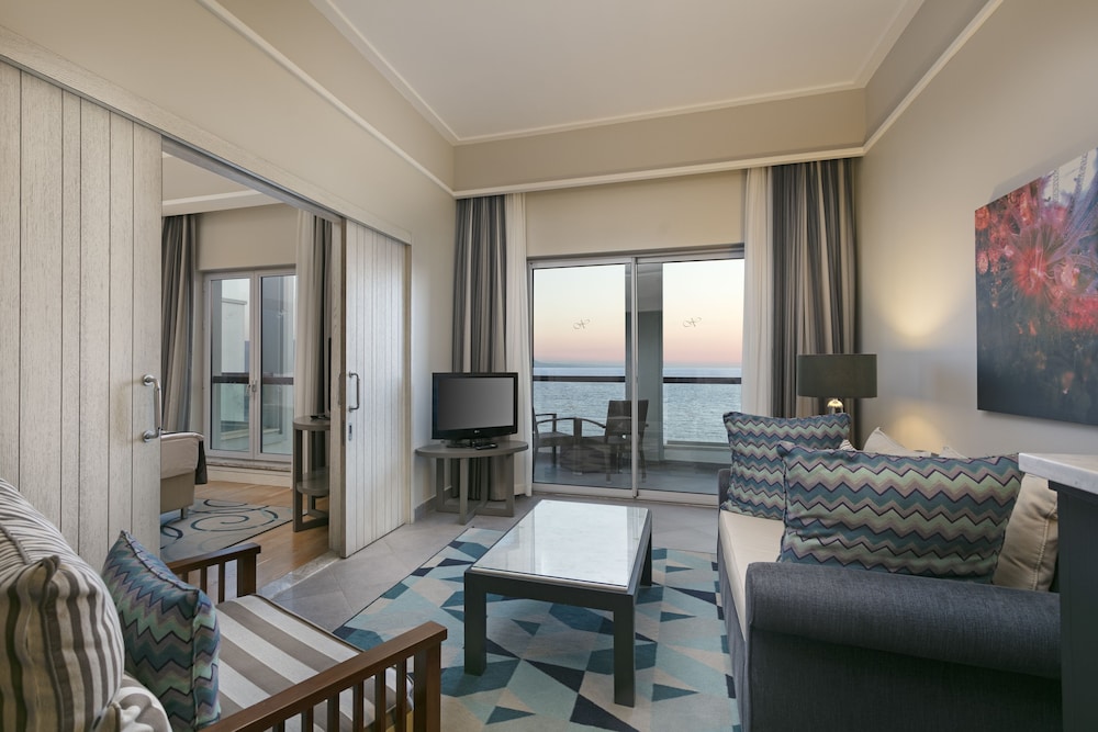 Suite (Sunset) photo 2