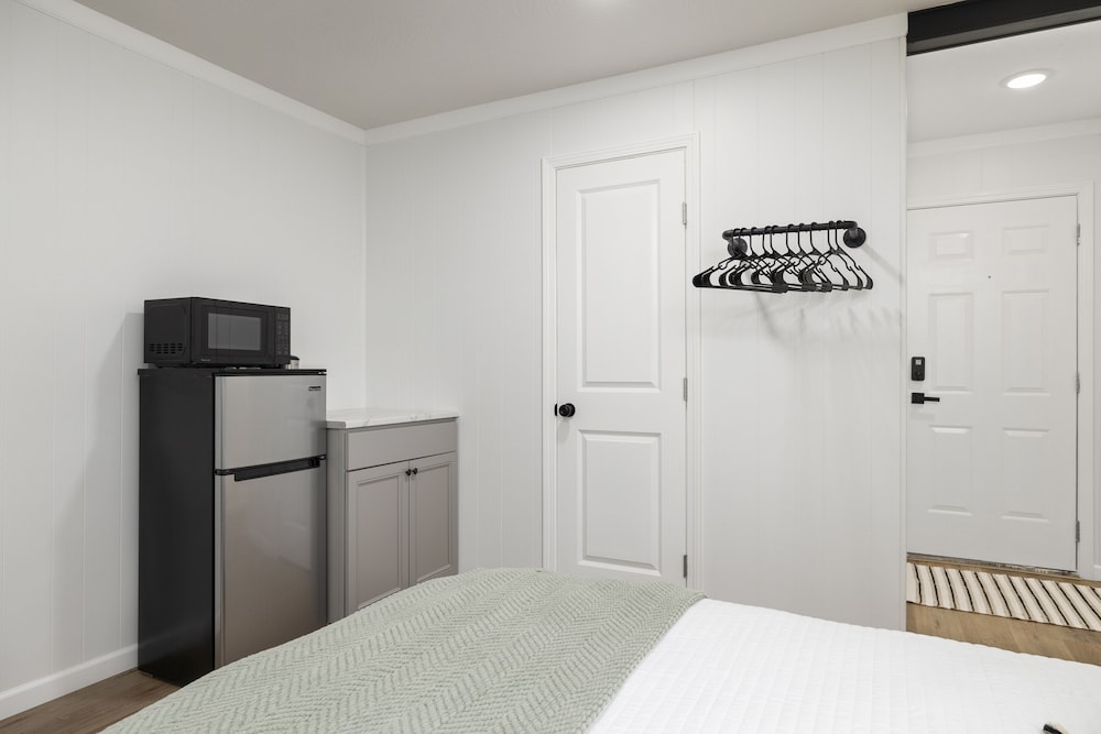 Deluxe Studio Suite, 2 Queen Beds, Balcony, Valley View photo 2
