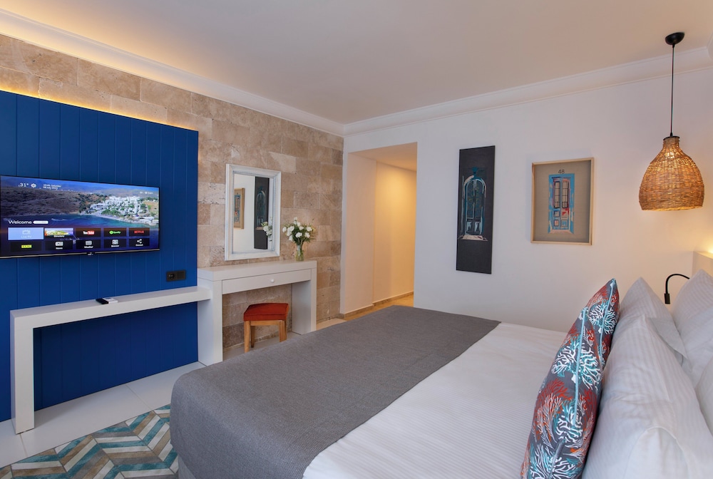 Premium Room, Multiple Beds, Sea View - Photo 11