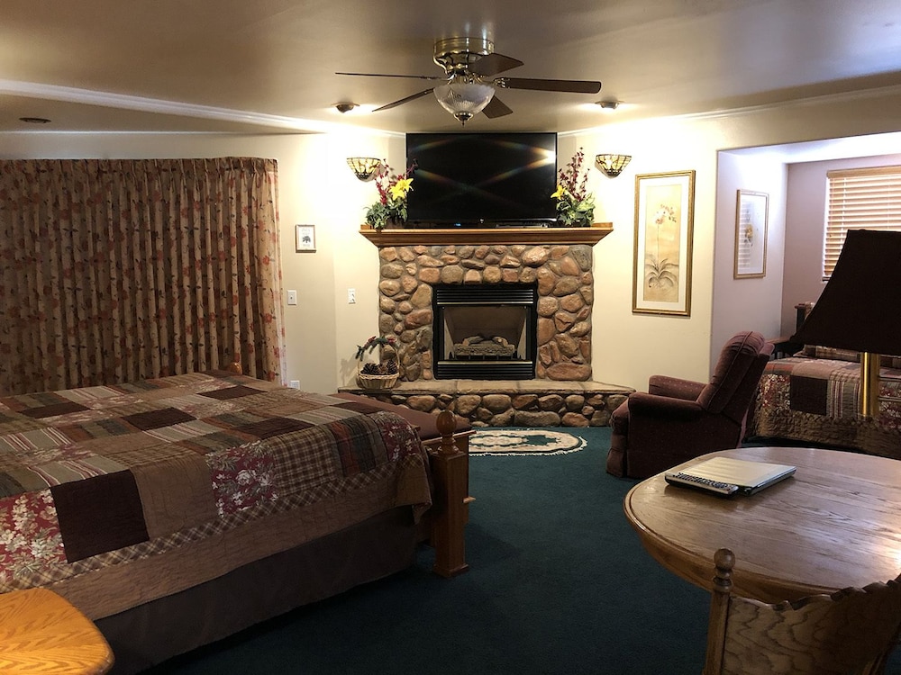 Comfort Room, Multiple Beds, Non Smoking (108/109) photo 1