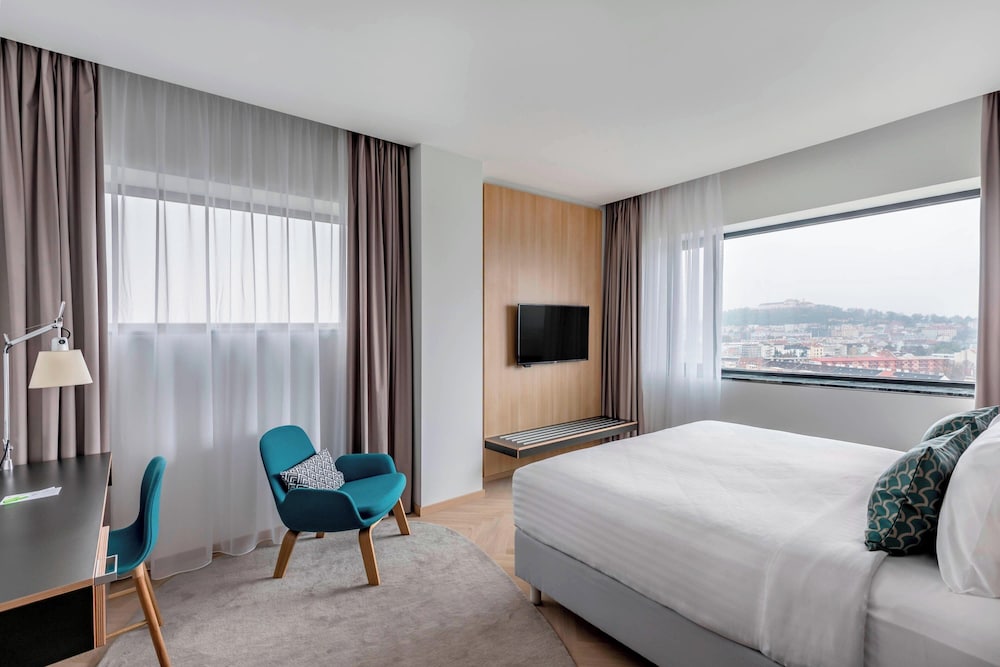Superior Room, 1 King Bed photo 2