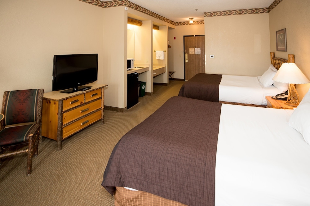 Double Queen Suite - Waterpark Included photo 1