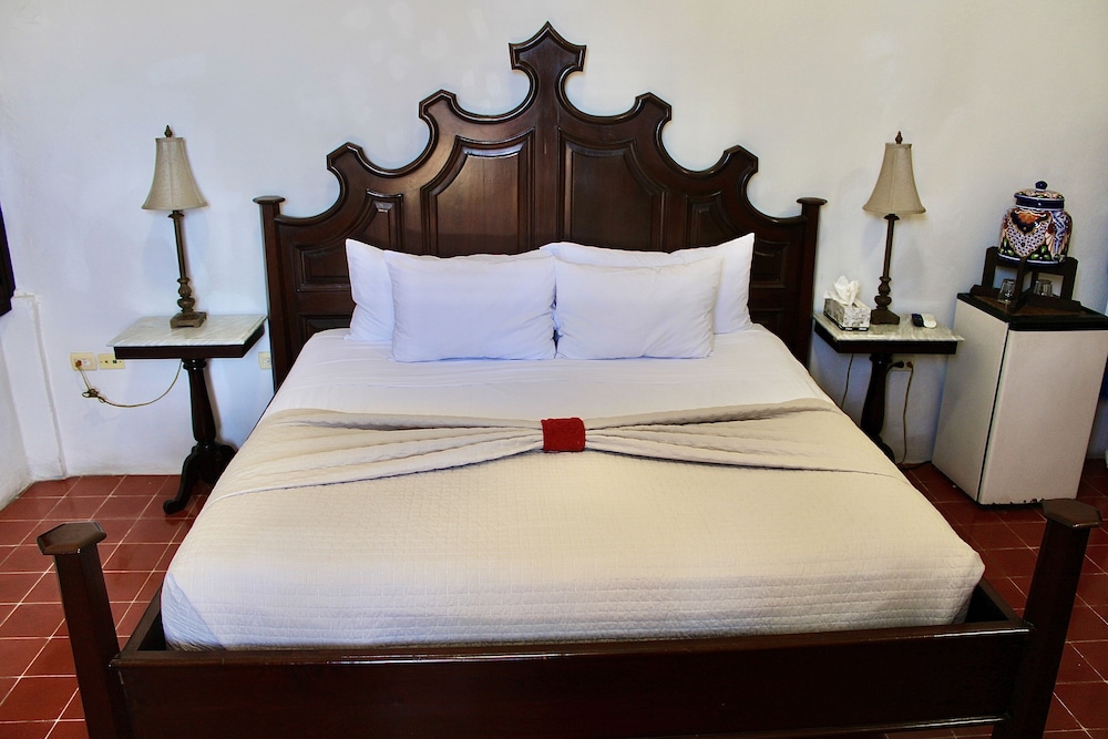 Double Room, 1 King Bed, Balcony, Pool View photo 1