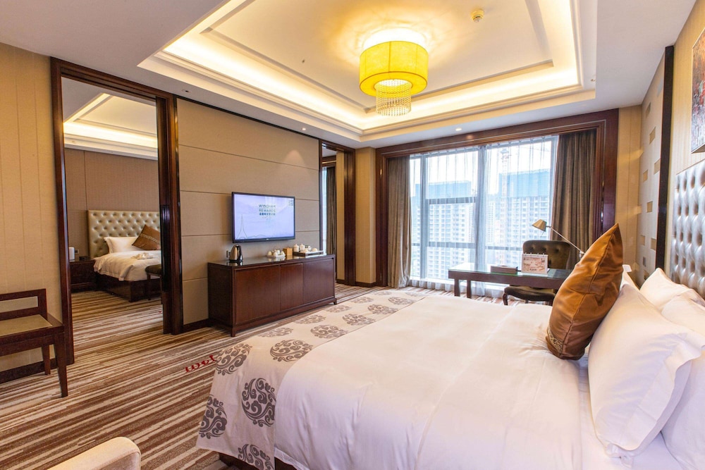 Suite, Multiple Beds, Non Smoking (Aden Select) photo 1
