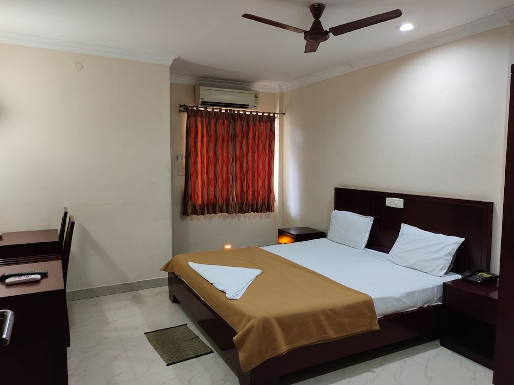 Royal Room, 1 Queen Bed photo 2