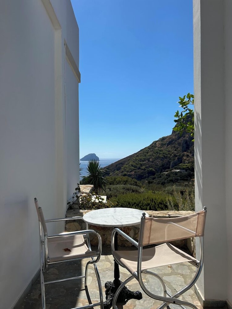 Standard Double Room, Partial Sea View, Ground Floor