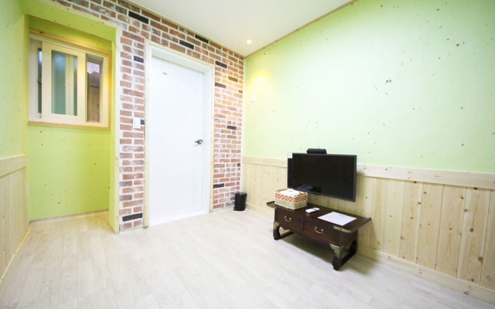 Room (Deok) - Photo 1