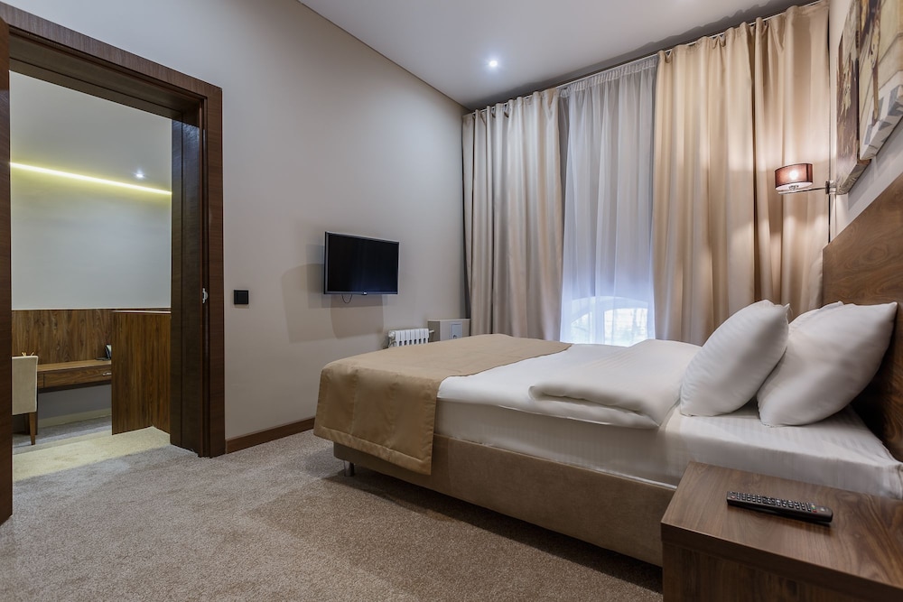 Deluxe Quadruple Room, 1 Bedroom, City View