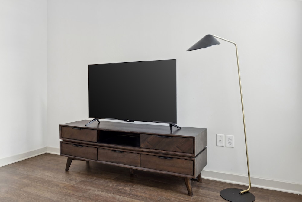 Classic Studio, 1 Queen Bed (Self Check-in with Virtual Front Desk) — the supplier's photographs — photo 2