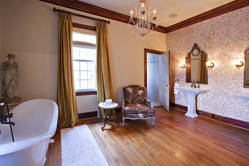 Room, Private Bathroom (Wallis Suite) photo 2