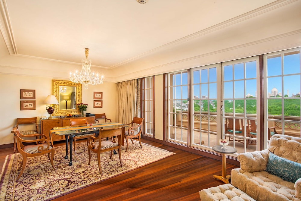 Luxury Suite thumbnail 5