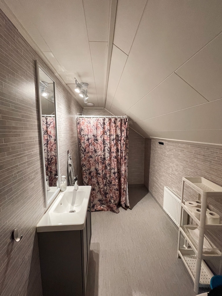 Family Room, 2 Bedrooms, Ensuite, Lake View photo 2