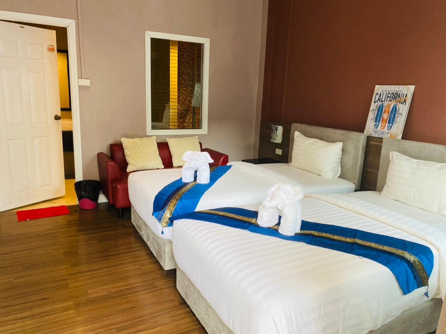 Deluxe Queen Room with Two Queen Beds photo 2