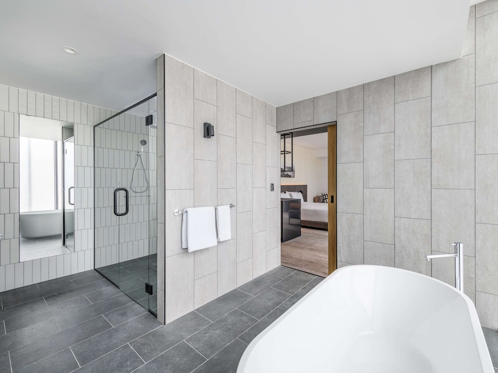 Suite, Harbour View thumbnail 6