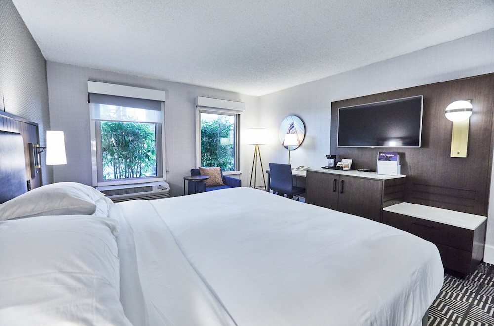 Deluxe Room, 1 King Bed - Photo 3