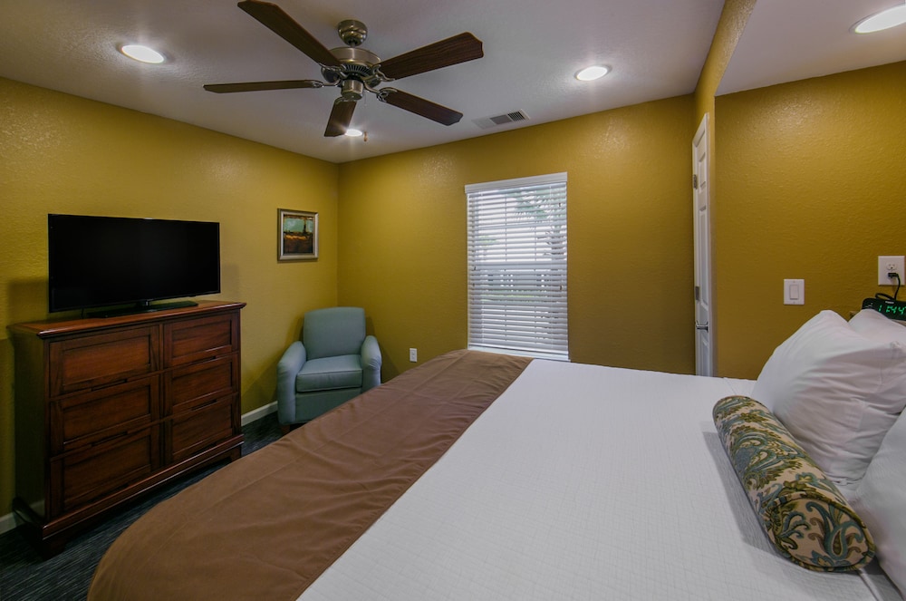 Grand Room, 2 Bedrooms photo 3