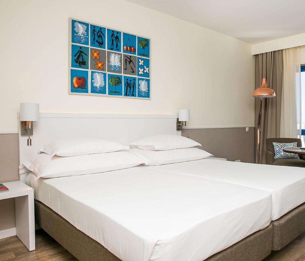 Deluxe Room (Extra Bed) - Photo 2