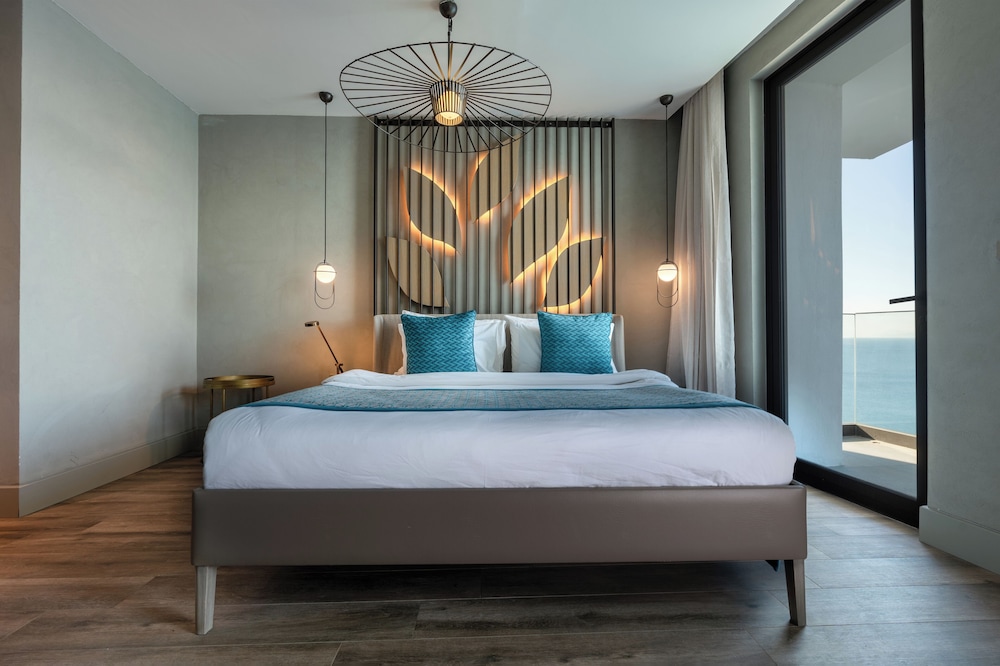 Cave Superior Suite